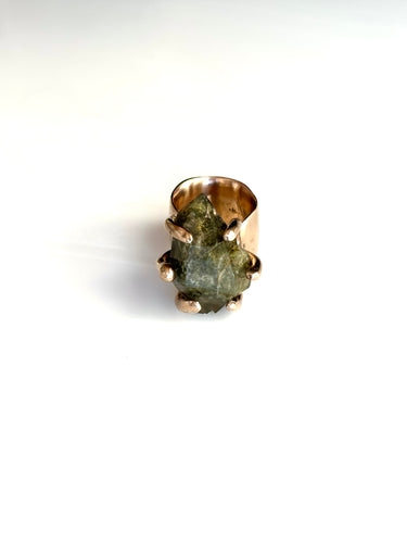 Garden quartz claw set ring