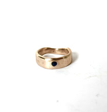 Band ring with sapphire